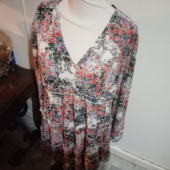 Cute floral dress - Picture 1 of 5